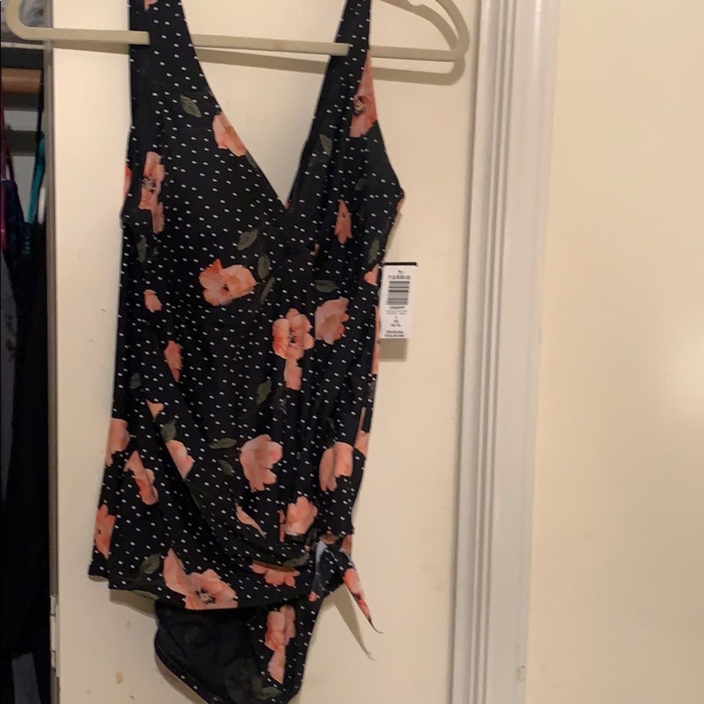 Torrid One Piece Dot Tie brand new